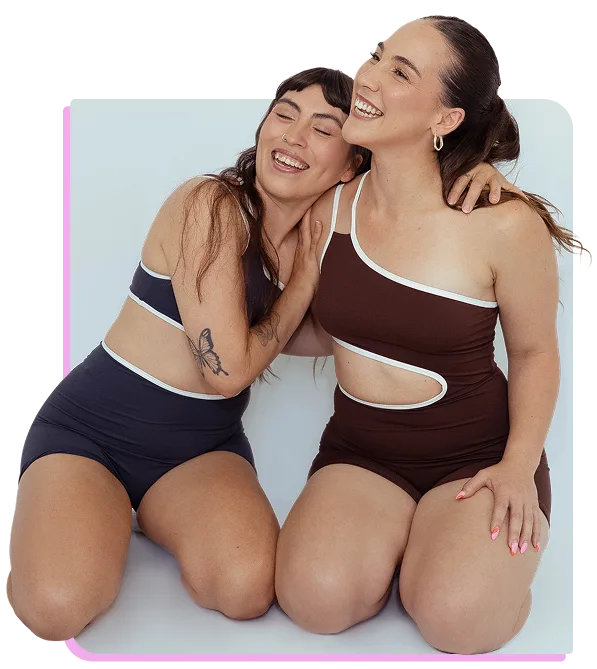 Dos instructoras abrazadas